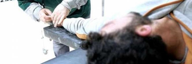Isis, i jihadisti amputano la mano a un ladro